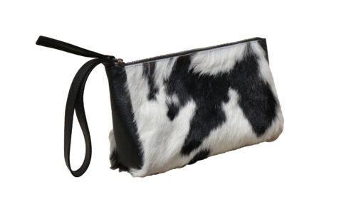 Cosmetiquera en cuero de becerro en pelo. Colores blanco y negro
